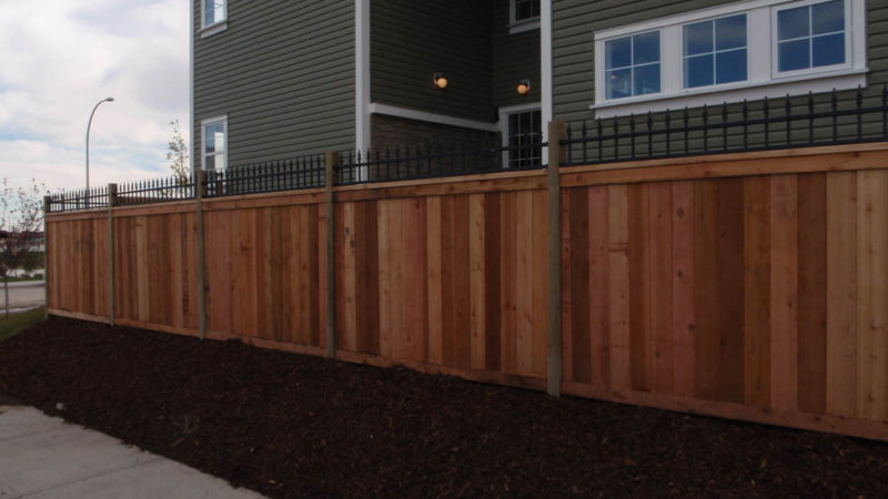 fence-builders-calgary-7